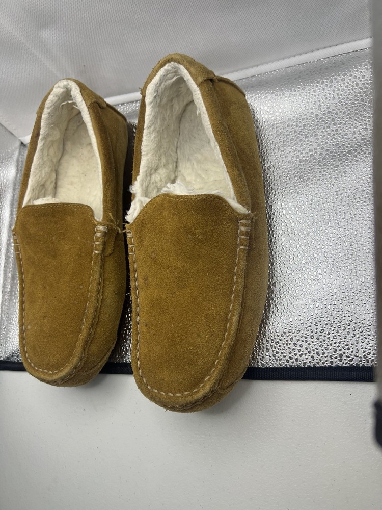 koolaburra by ugg mens slippers size 9. B