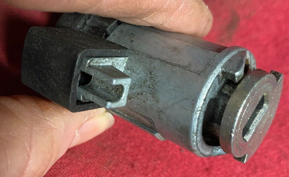 IGNITION SWITCH WITH ONE KEY,