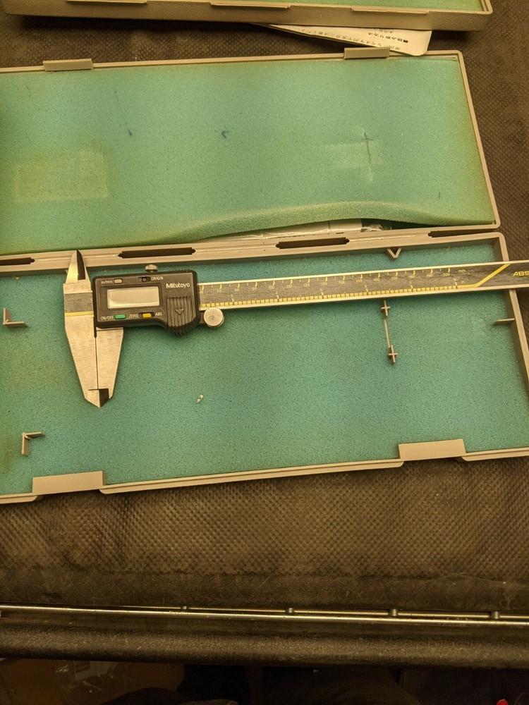 Mitutoyo 500-197 Absolute Digimatic Vernier Caliper model CD-8"CS