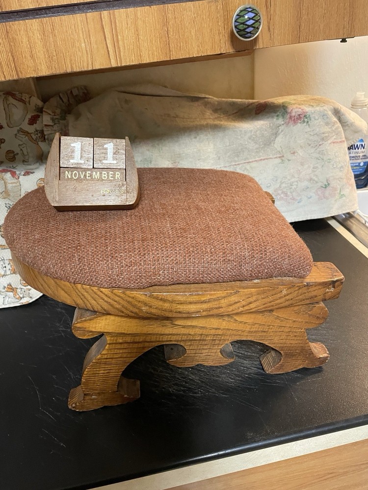 VICTORIAN SOLID OAK HORSESHOE SHAPED FOOTSTOOL  ANTIQUE MUST SEE!!