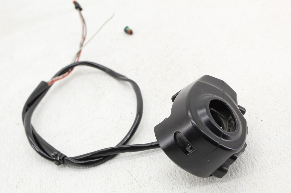 17-23 Harley Davidson Street Glide Right Control Switch Pack