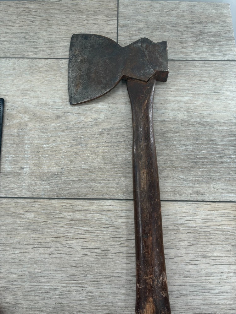 Vintage Guaranteed Plumb Broadhead Single Beveled Edge Hewing Axe Hatchet Tool