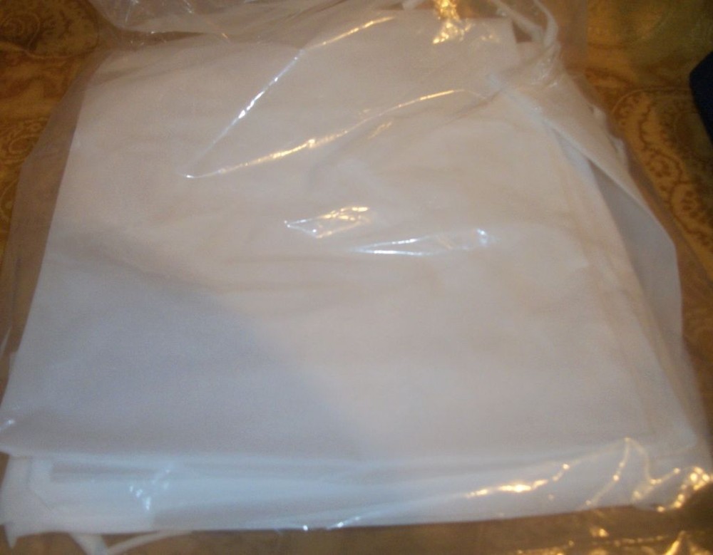 ULine Disposable Aprons 40 PIECES adding 5 FREE WHITE ONES
