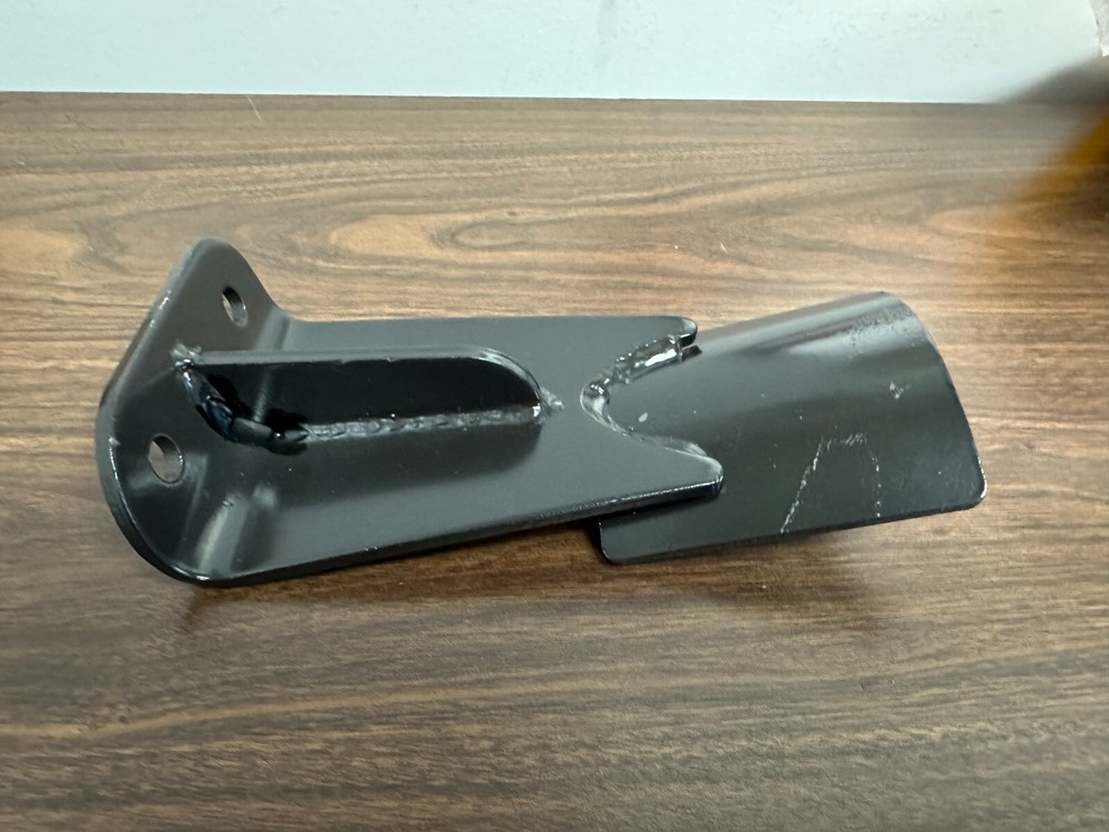 Freightliner Exhaust Pipe Bracket