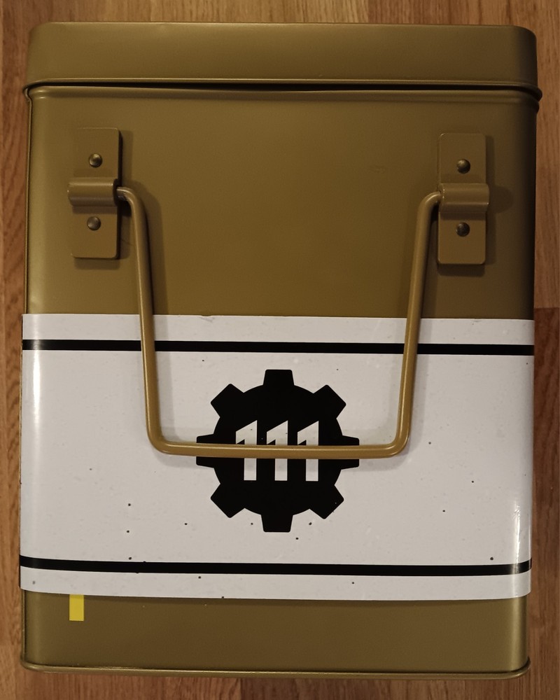 Fallout 4 Pip-Boy 3000 Deluxe Bluetooth Edition ThinkGeek Exclusive PipBoy Case!