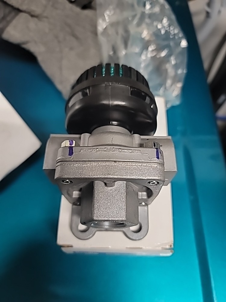 Bendix K026426 Quick release valve