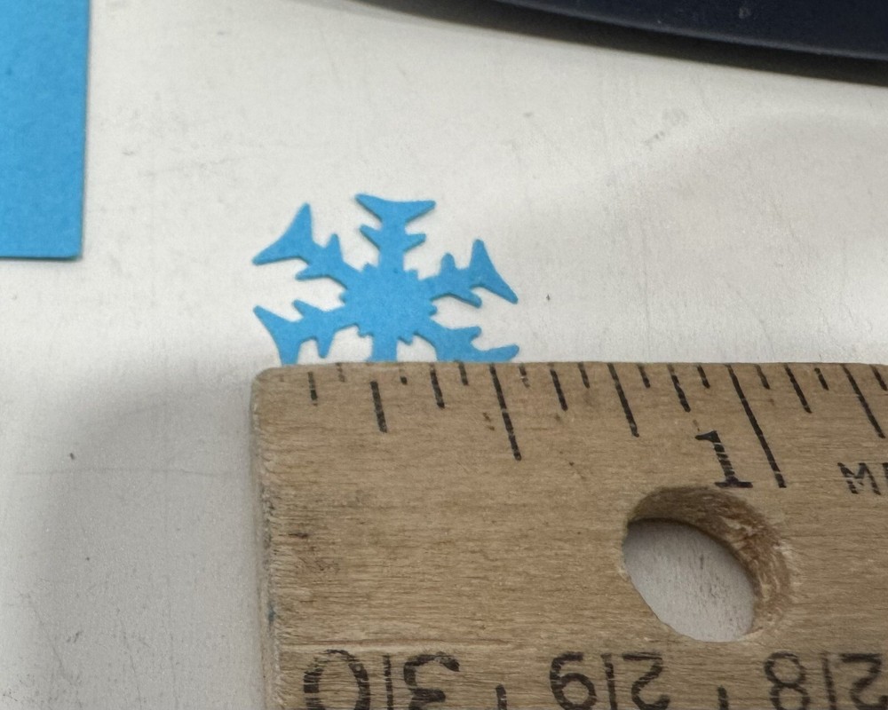 Fiskars .96" Snowflake Lever Punch