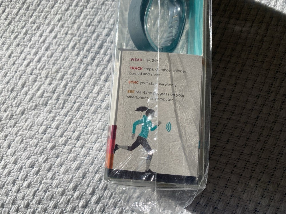 Fitbit Flex Green Wireless Activity Tracker Unopened New In Sealed Box