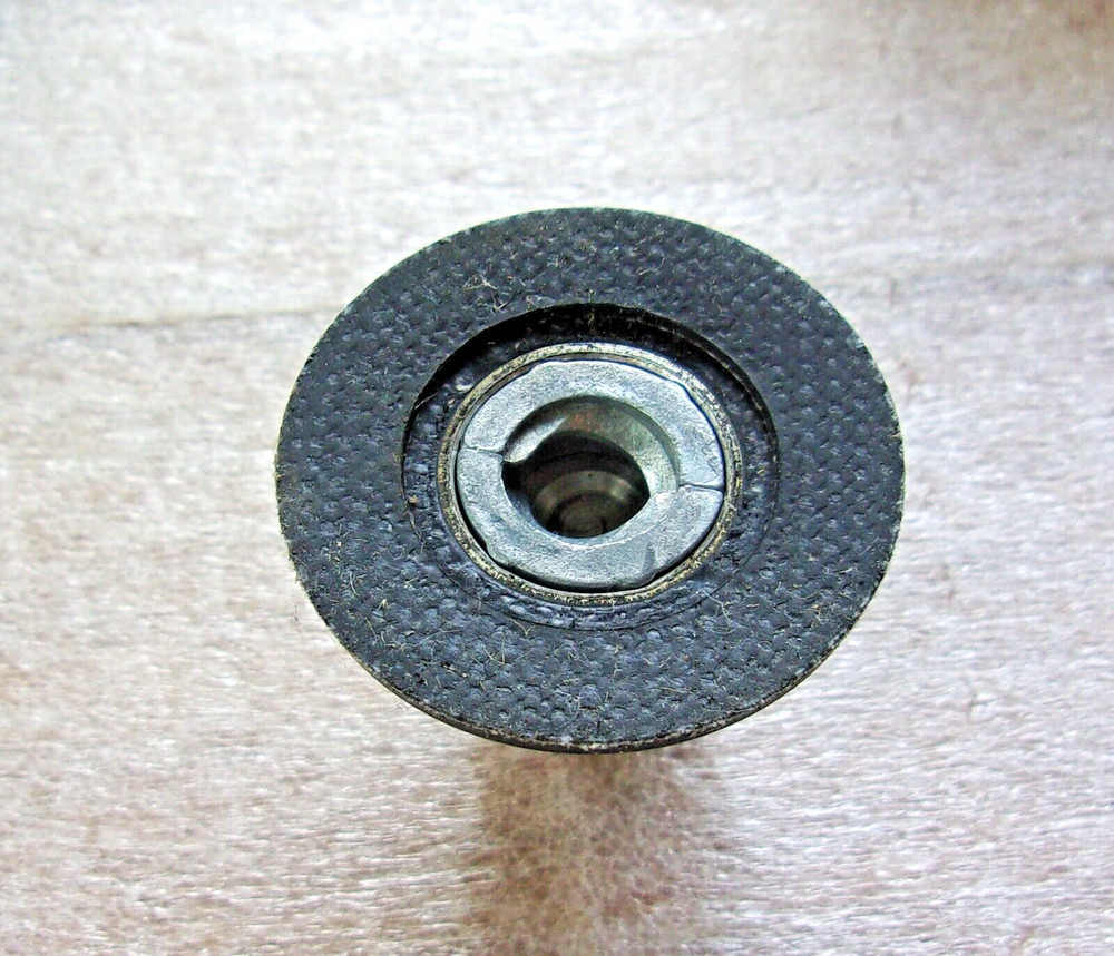 1 - 3M Roloc Disc Pad 45099 Medium 1 1/2 in. Dia. US made