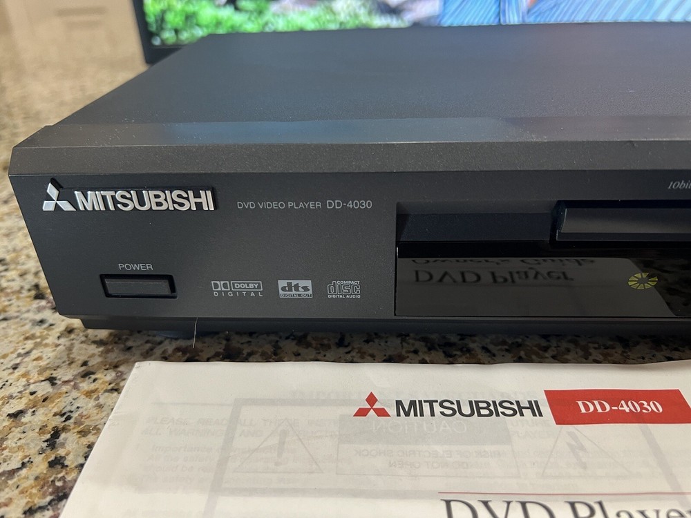 Mitsubishi DVD Player DD-4030 w/ Manual and Remote