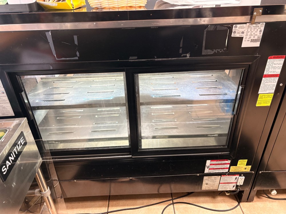 REFRIGERATED DISPLAY CASE