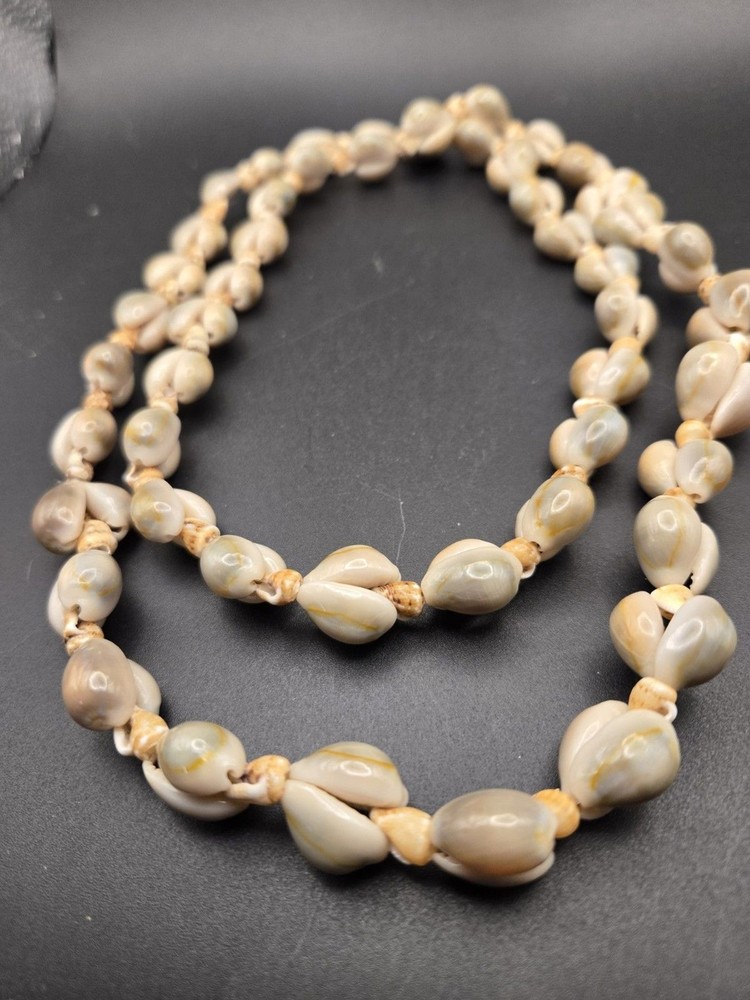 18" Vintage Shell Necklace