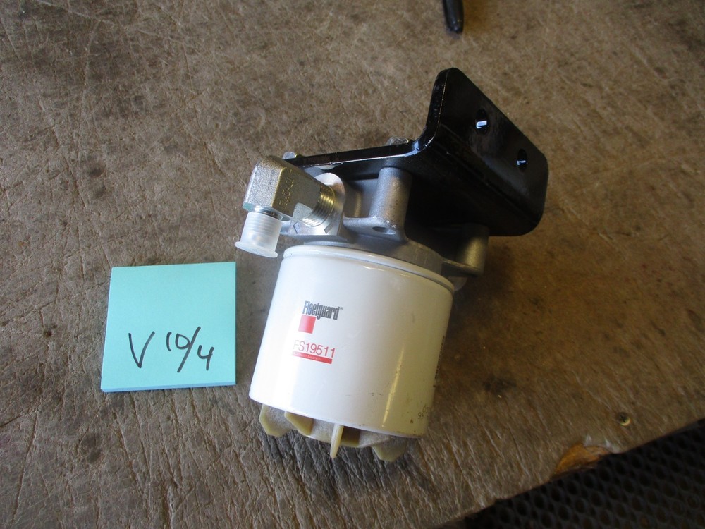 NOS Fleetguard FS 19511 Filter w/Mounting Bracket/Fittings, Incomplete Fuel Filt