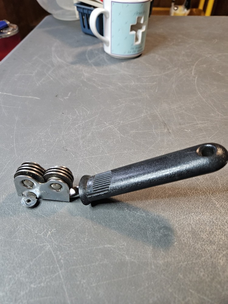 Vintage EKCO Pull through Knife Sharpene, Black Plastic Handle, Handheld