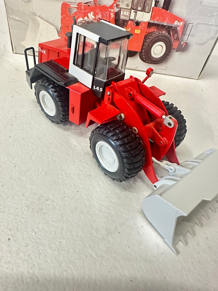 O&K L45 Wheel Loader By Conrad 1/50th Scale