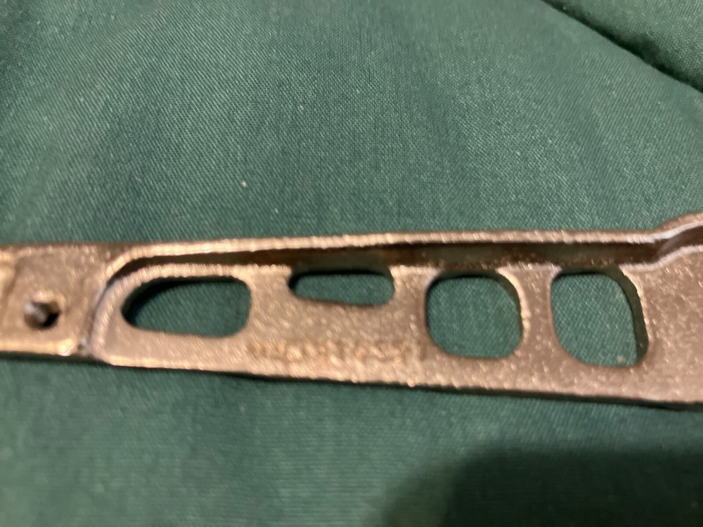 NEW PEGASUS-PRESSER ARM PART#-210321