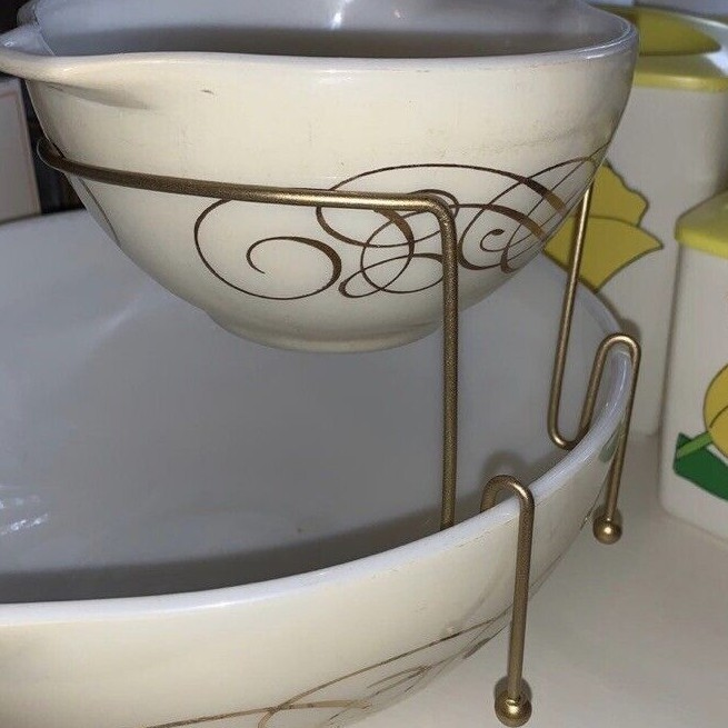 Reproduction Bracket for Pyrex Chip & Dip Cinderella Bowls