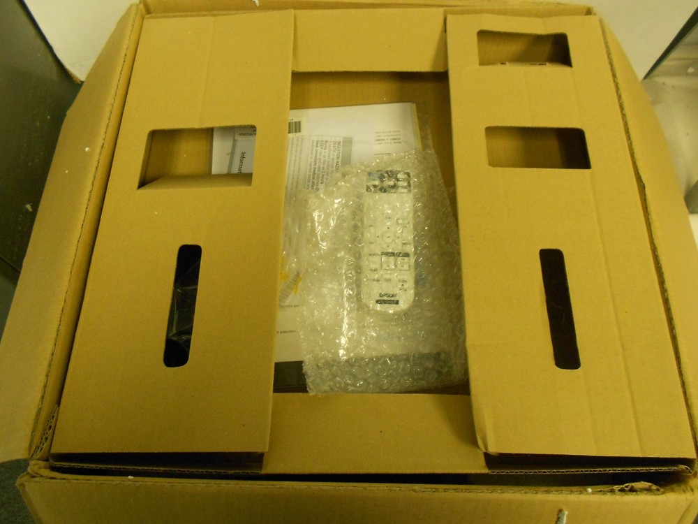 EPSON Brightlink 685WI SHORT THROW Interactive Projector 1-2K HOURS BUNDLE