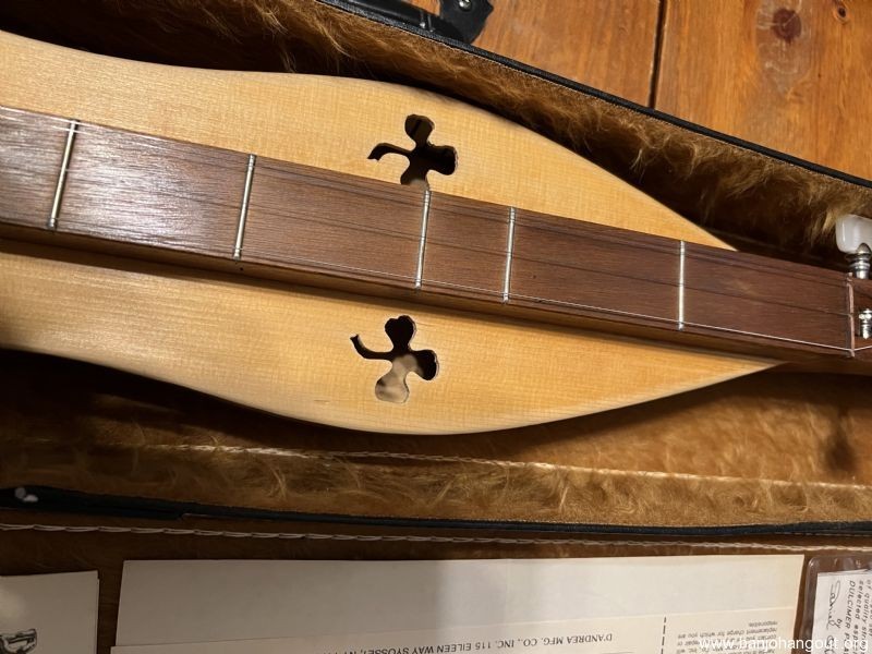 Daniel Doty mountain dulcimer with case and Doty papers