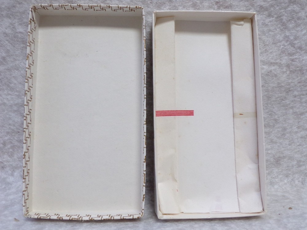 SMALL MIRROR WITH HANDLE COSMETIC MAKE UP TRAVEL ACCESSORY ITEM IN BOX