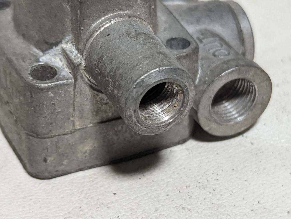 Robertshaw 9817 valve