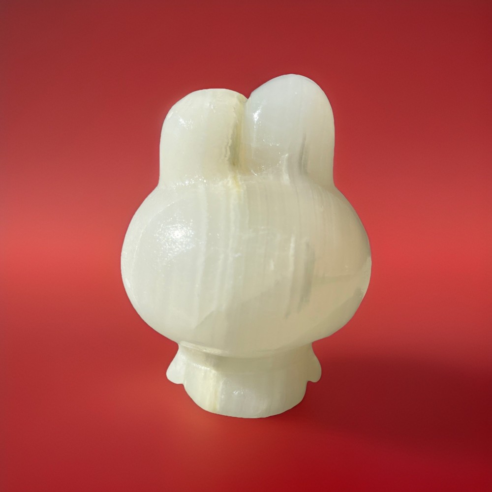 Hello Kitty Onyx 4in crystal Statue
