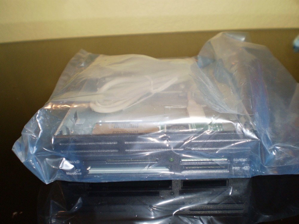 SONY MULTI-CARD READER/WRITER / model MRW620