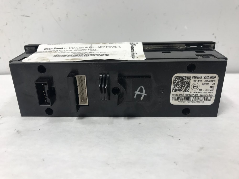 International LT SWITCH Dash Panel - Used | P/N 4057689C3