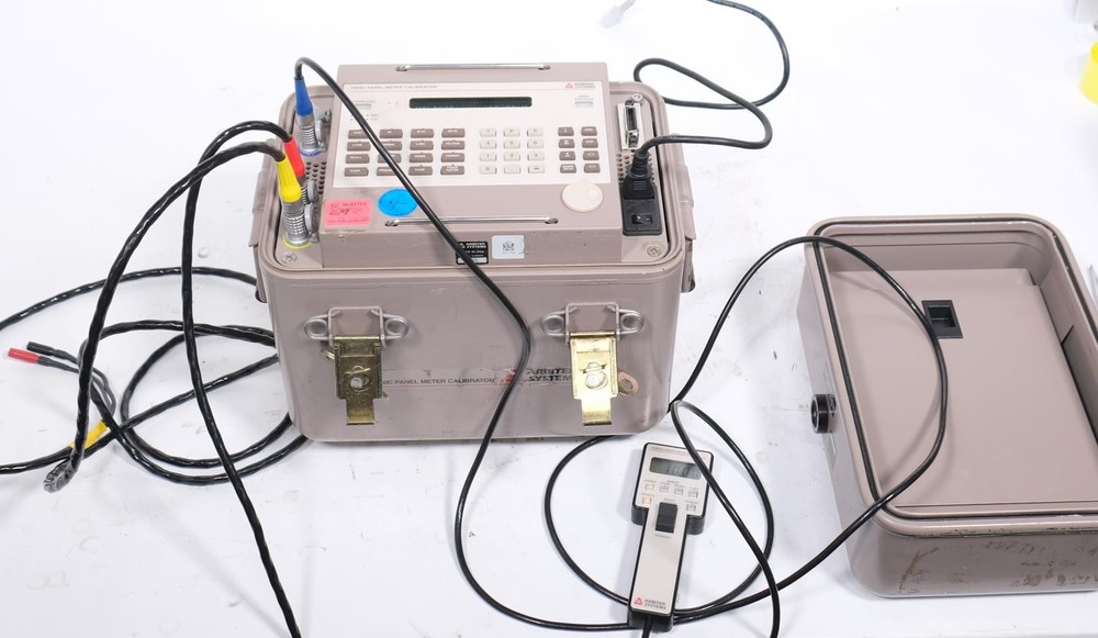 Arbiter Systems 1040C Panel Meter Calibrator with Hand Held / Cables