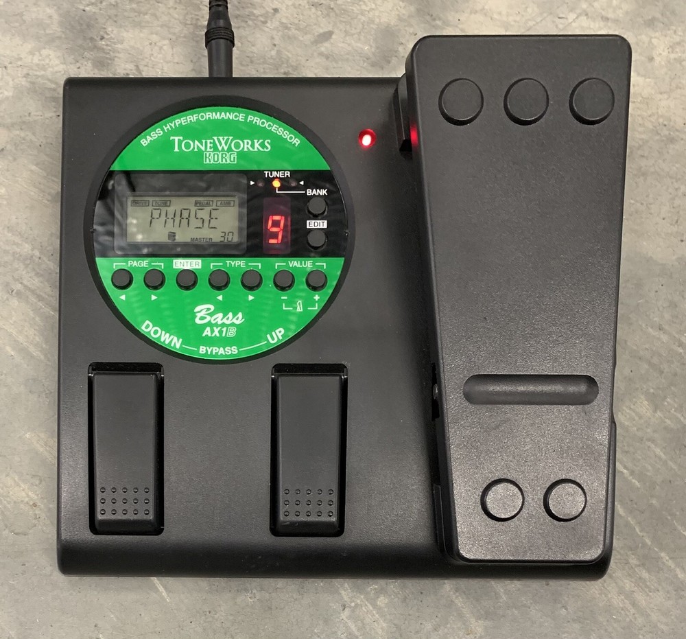 KORG ToneWorks AX1B Bass Multi Effect Processor Pedal + POWER SUPPLY