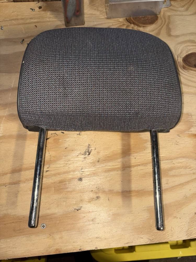 91-95 Nissan Pathfinder Rear Head Rest