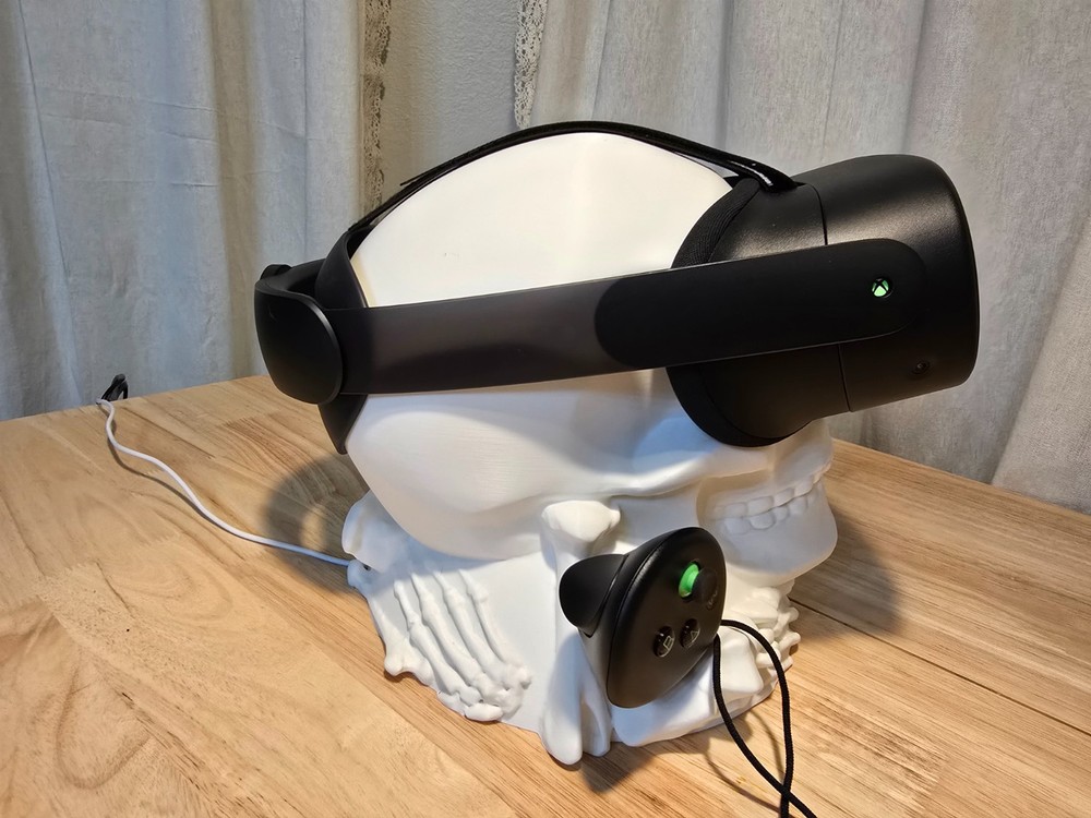 Skull VR Stand Accessories Compatible with Oculus Meta Quest 2, 3 (WHITE)