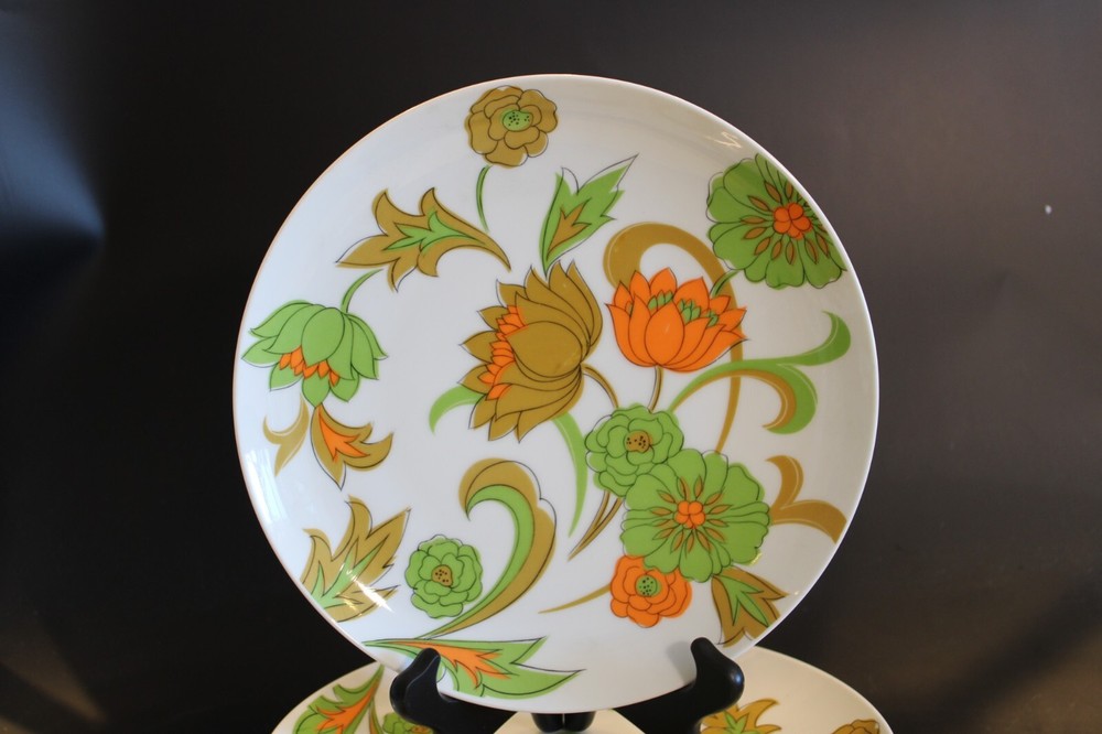 Mikasa Everglade 8 Dinner Plates 10 3/8"