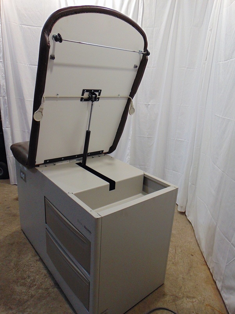 Brewer 5001-15 Exam Table - S7428
