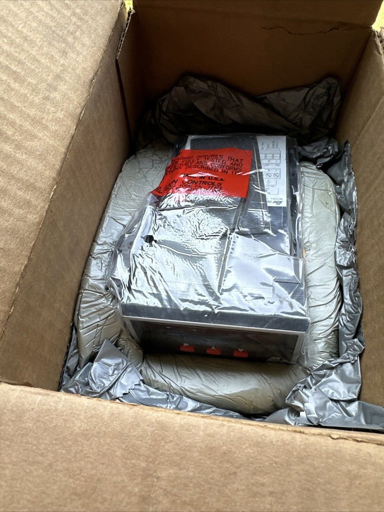 RED LION CONTROLS IMP23103 PROCESS METER NEW