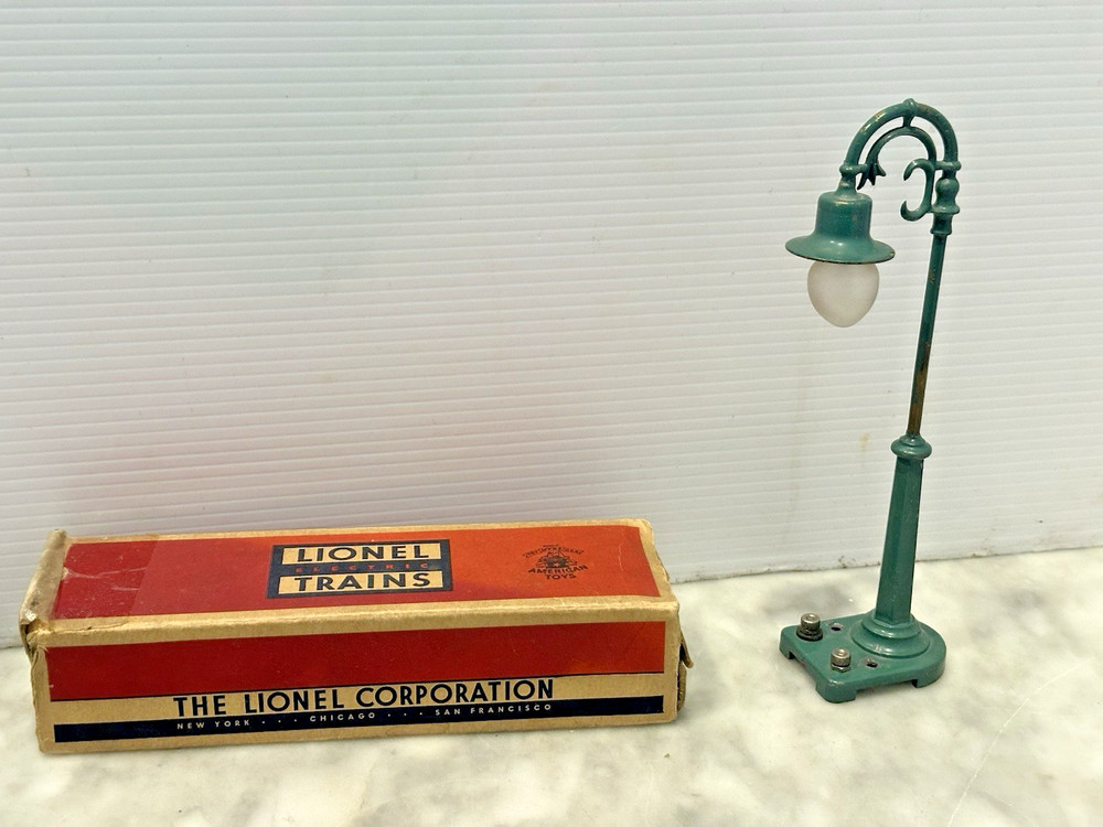 Lionel O 58 Lamp Post In OB