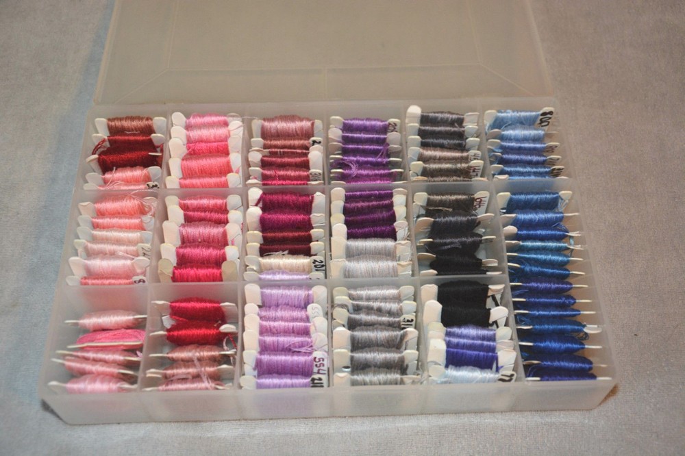 EMBROIDERY FLOSS AND PLASTIC STORAGE CASE CROSS STITCH