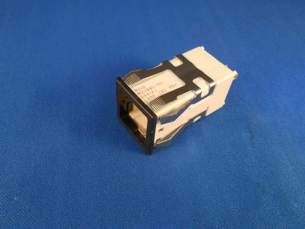 M22885/93-DAA14J MICRO SWITCH  LIGHT IND. SHOCK & VIBRATION RESISTANT NOS