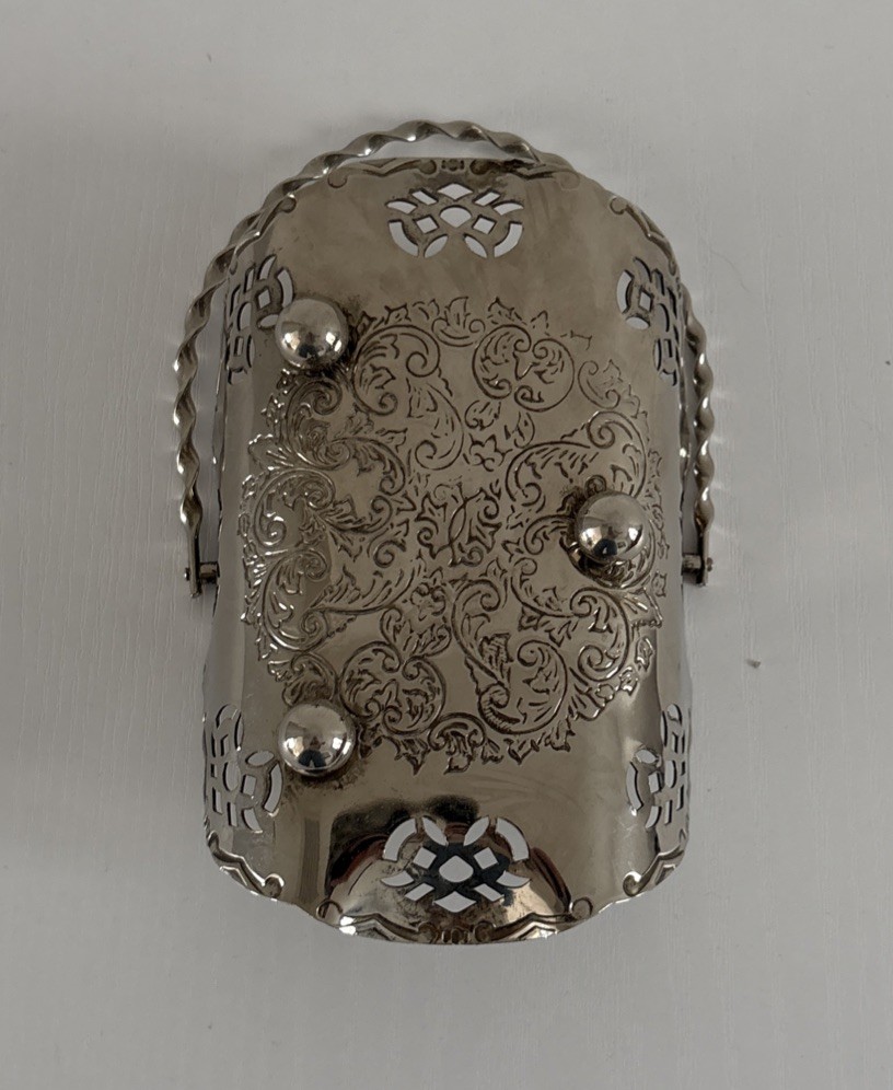 Silvertone metal basket handle w cut outs.