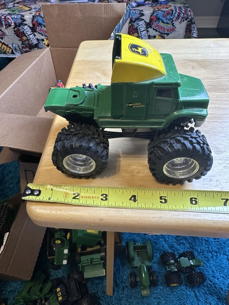 John Deere Lot: 6 Different Large Pieces