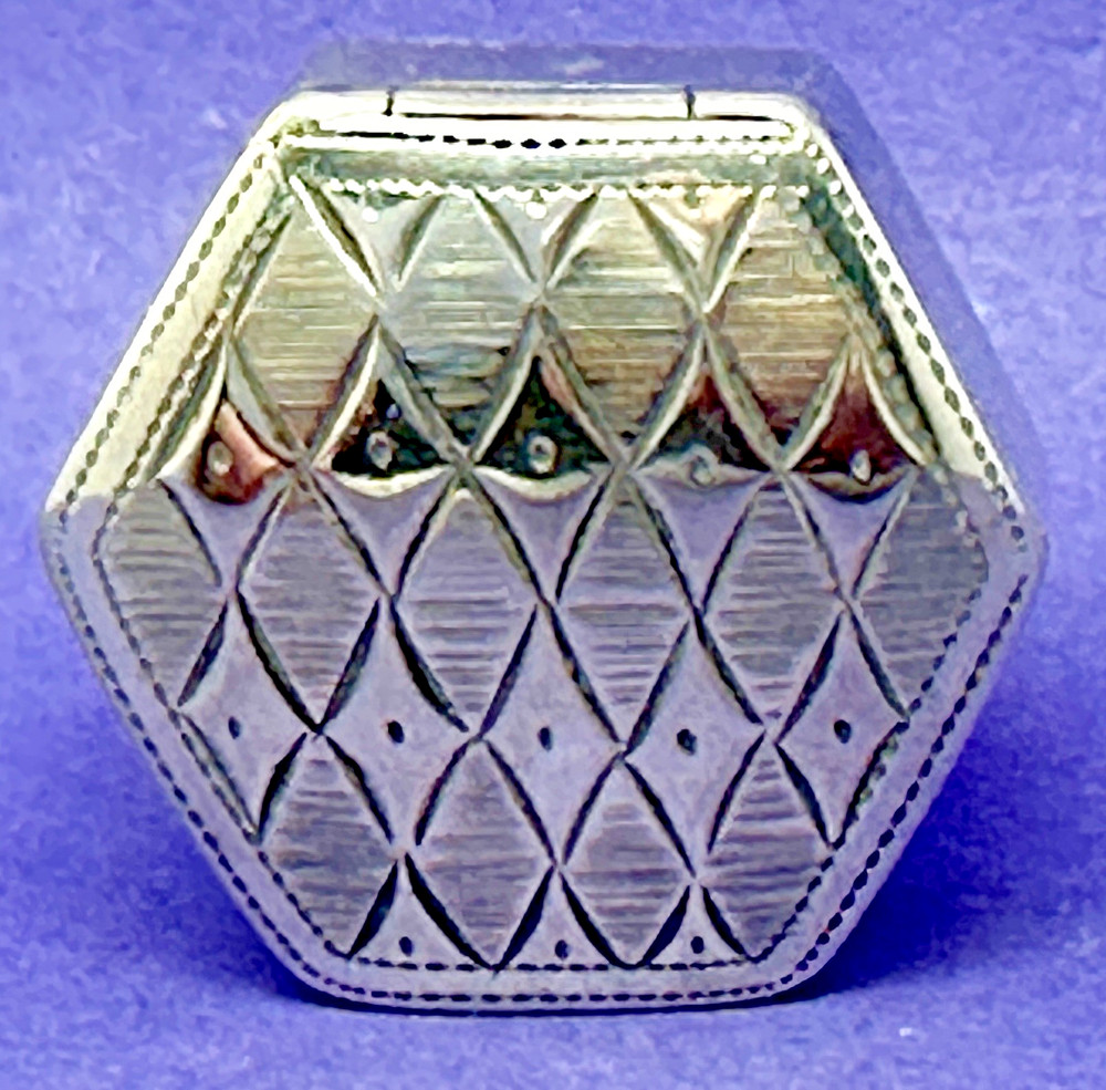 GEORGIAN SOLID SILVER HEXAGONAL HINGED LID PILL BOX BY JOHN TURNER B'HAM 1802