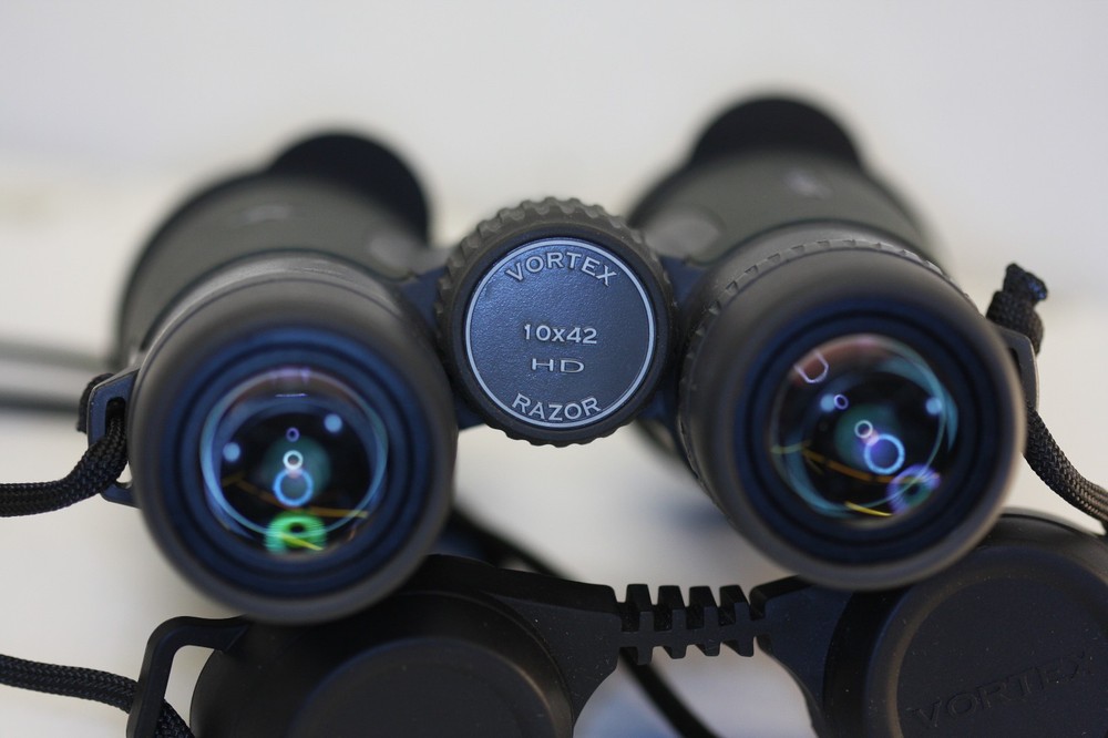 Vortex razor hd 10x42 Binoculars w/Bino Case ...very bright