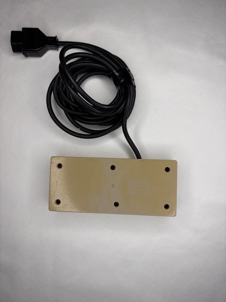 4 Nintendo NES Wired Controllers & Zapper Bundle — Untested