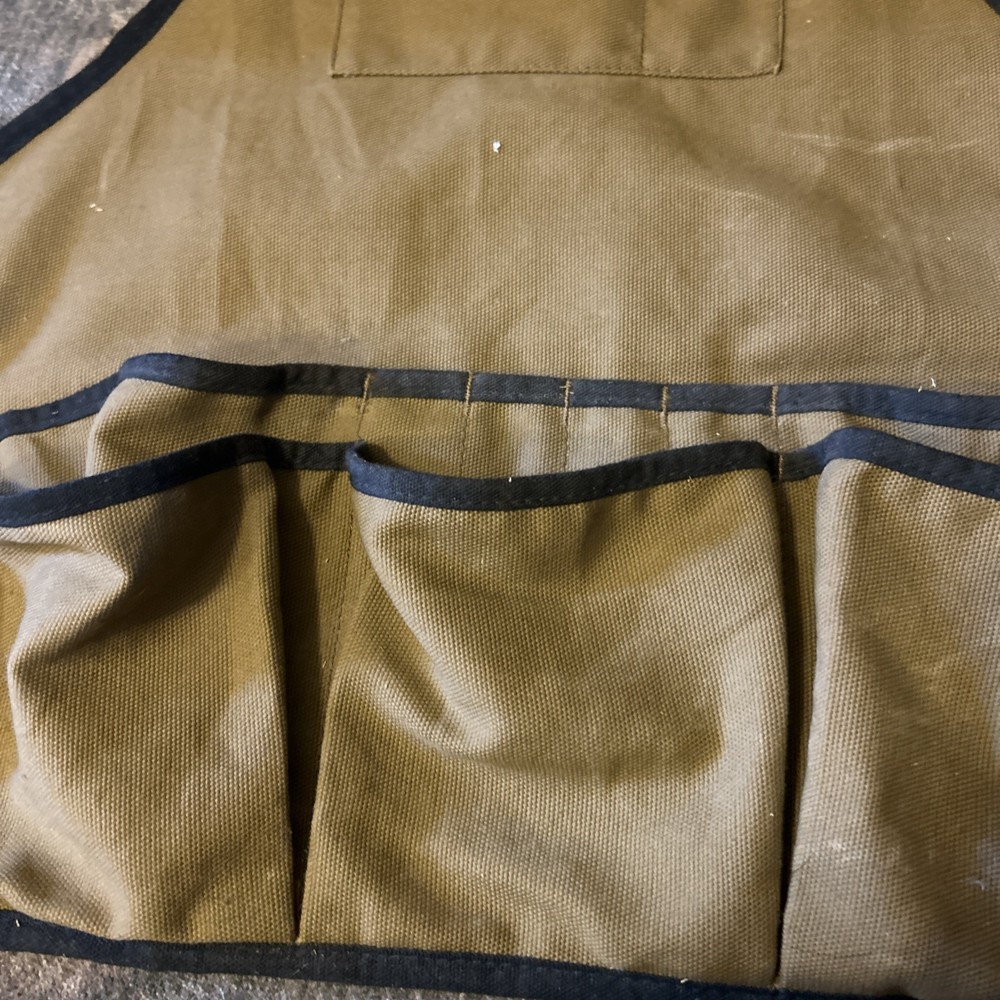 Duluth Trading Firehose Bib Work Apron Brown Carpenter Water Repel Hammer Loop