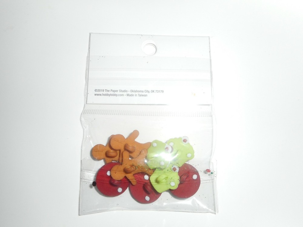The paper studio Christmas Sweets shank buttons 9 pc