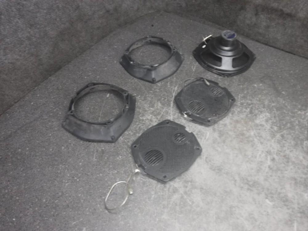 08 Harley FLHX Speaker Assembly 257