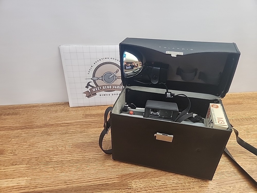 Vintage Polaroid Automatic 210 Land camera With Original Case