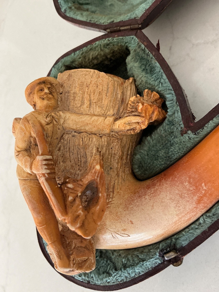 MEERSCHAUM Pipe Carved Bird Hunter Nice Condition with original case