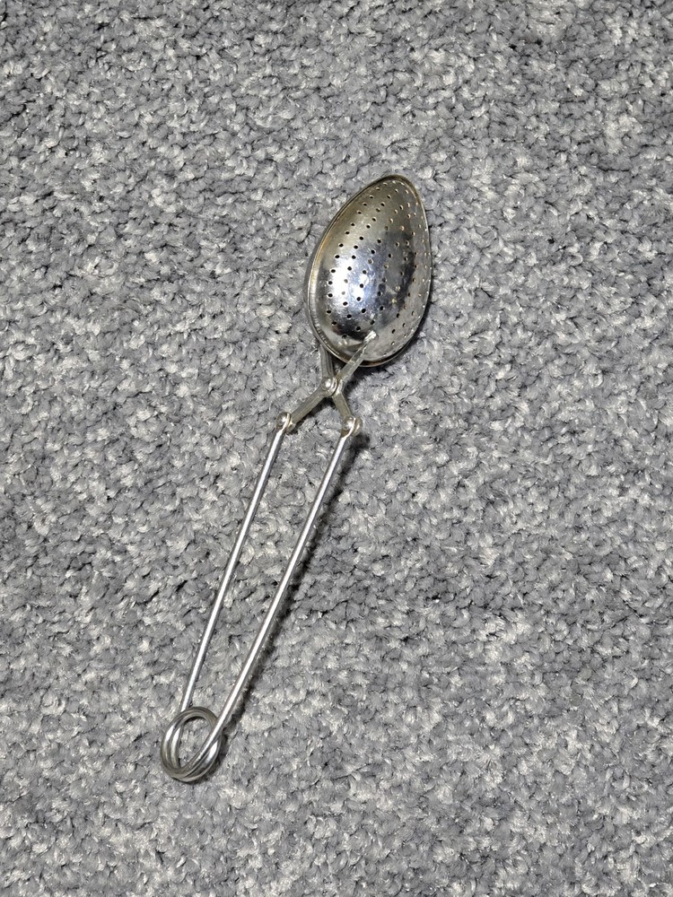 Vtg Tea Infuser Japan Made Spoon Leaf Strainer Hinged Steeper Leaf & Herb