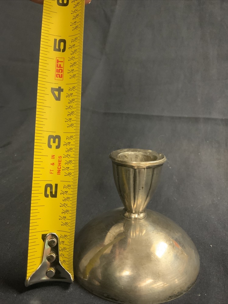 Single Oneida Silversmiths Silver plated candle holder 2.5”